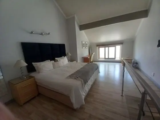 Mount Royal 32 Large 1 Bed