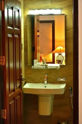 Deluxe Tek Büyük Yataklı Oda, Özel Banyo, Dağ Manzaralı