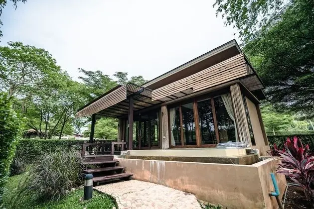 Summer Pool Villas