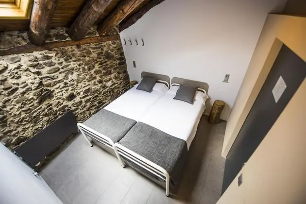 Tek Büyük veya İki Ayrı Yataklı Oda, Ortak Banyo