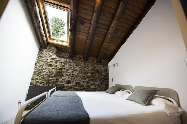 Tek Büyük veya İki Ayrı Yataklı Oda, Ortak Banyo