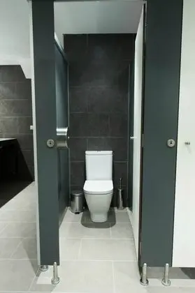 Tek Büyük veya İki Ayrı Yataklı Oda, Ortak Banyo