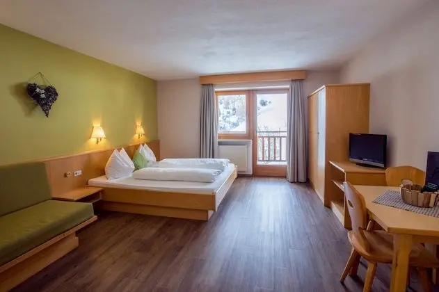 Basic Apart Daire, 1 Çift Kişilik Yatak ve Çekyat, Küçük Mutfak (cleaning fee 50€)