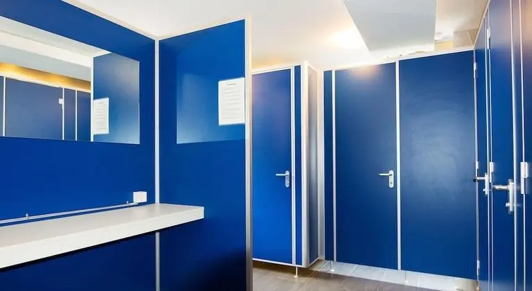 Dört Kişilik Oda, Ortak Banyo