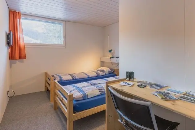 İki Ayrı Yataklı Oda, Ortak Banyo