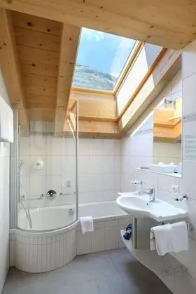 Tek Büyük Yataklı Oda (Chalet Style mit Matterhornblick)