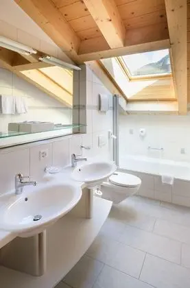 Tek Büyük Yataklı Oda (Chalet Style mit Matterhornblick)