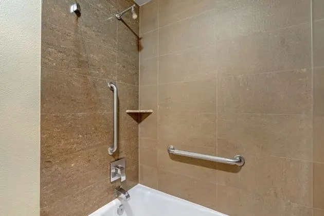 Standard Oda, 2 Büyük (Queen) Boy Yatak, Engellilere Uygun, Sigara İçilmez