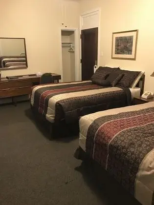Tek Büyük Yataklı Oda, 2 Çift Kişilik Yatak