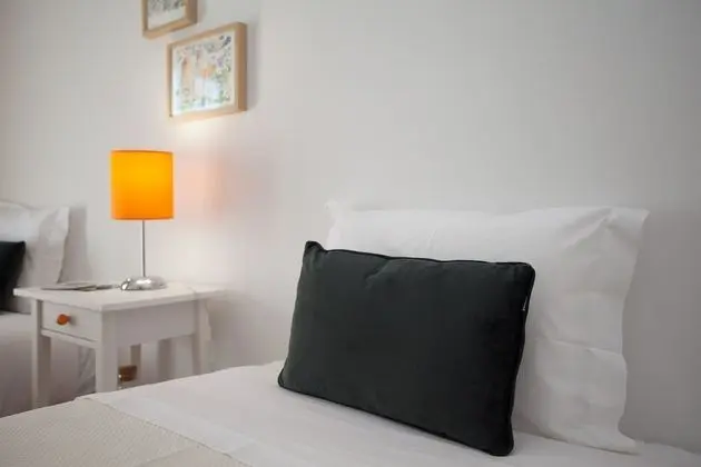 Tek Büyük veya İki Ayrı Yataklı Oda, Ortak Banyo (1)