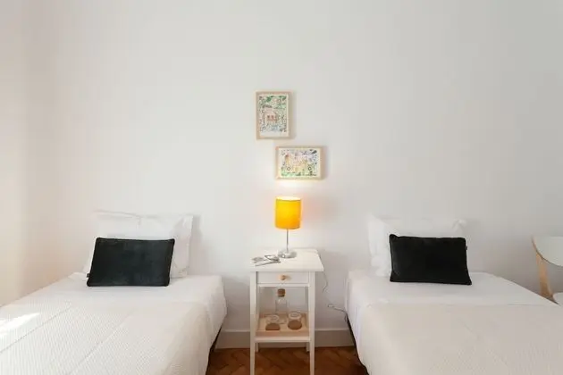 Tek Büyük veya İki Ayrı Yataklı Oda, Ortak Banyo (1)