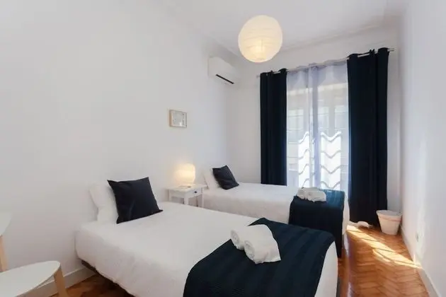 Tek Büyük veya İki Ayrı Yataklı Oda, Ortak Banyo (2)