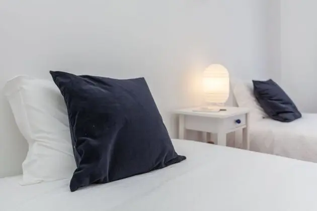 Tek Büyük veya İki Ayrı Yataklı Oda, Ortak Banyo (2)