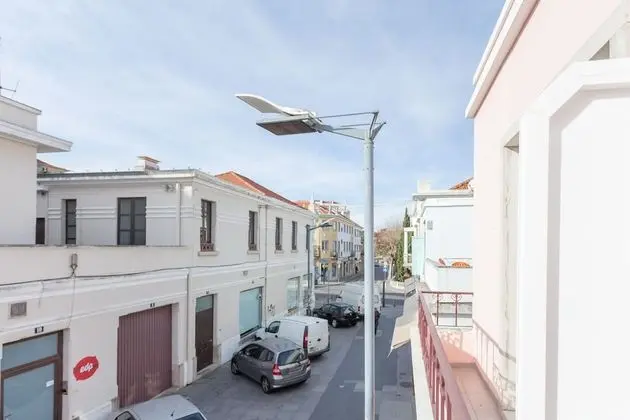 Tek Büyük veya İki Ayrı Yataklı Oda, Ortak Banyo (2)