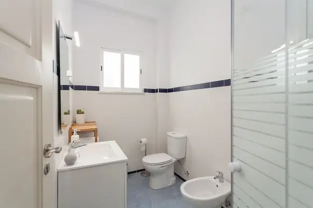 Tek Büyük veya İki Ayrı Yataklı Oda, Ortak Banyo (2)