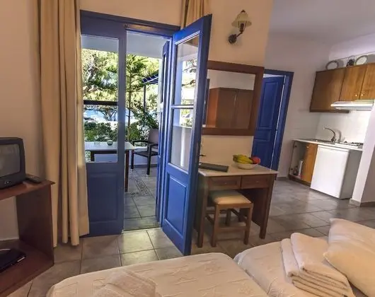 Stüdyo, Bahçe Manzaralı