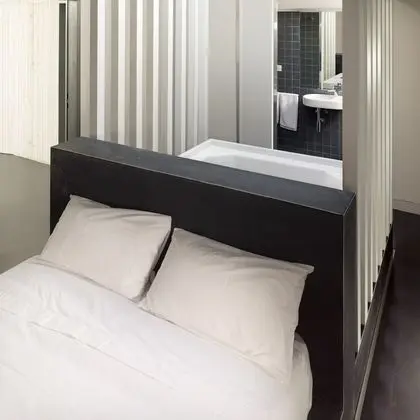 Superior Tek Büyük Yataklı Oda (Attic with Circular bathtub)