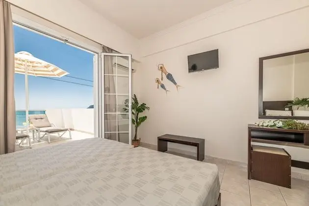 Üç Kişilik Oda, Veranda