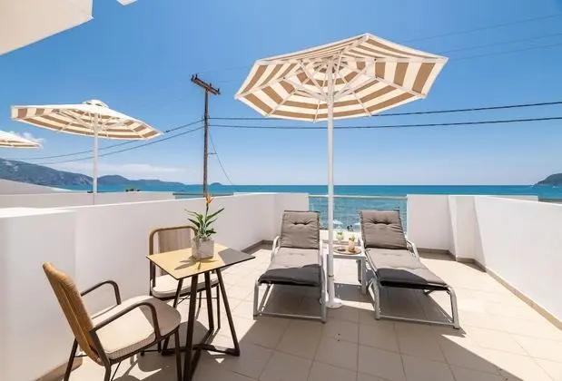 Üç Kişilik Oda, Veranda