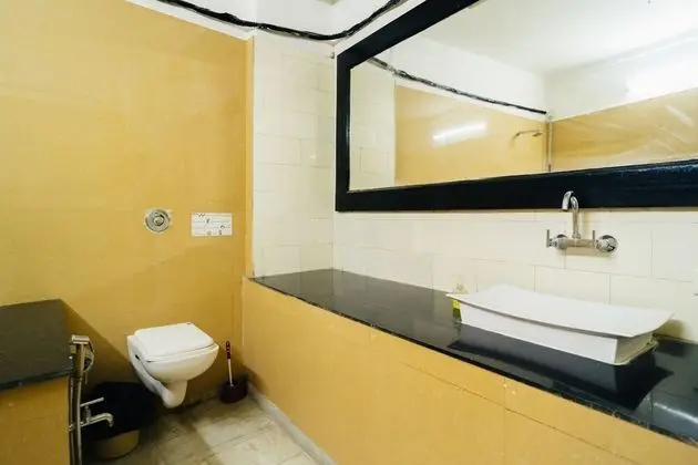 6 Bed AC Mixed Dorm