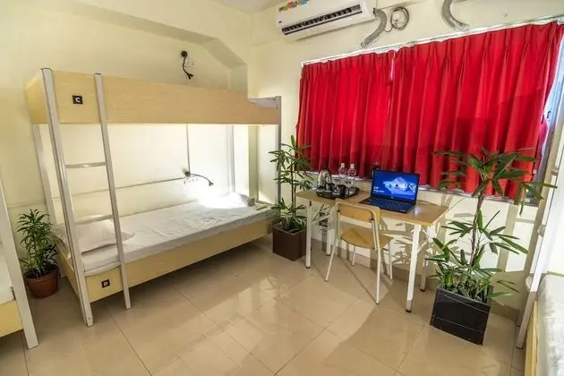 10 Bed Female Dorm with Shared Bathroom
