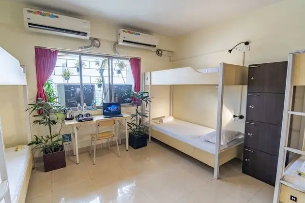 12 bed Female Dorm with Shared Bathroom