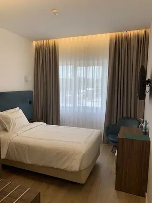 Büyük Yataklı Tek Kişilik Oda