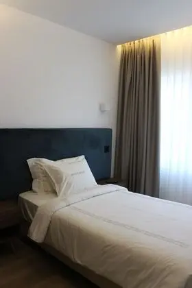 Büyük Yataklı Tek Kişilik Oda