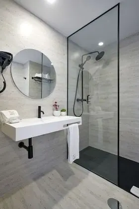 Büyük Yataklı Tek Kişilik Oda