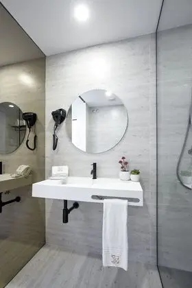 Büyük Yataklı Tek Kişilik Oda