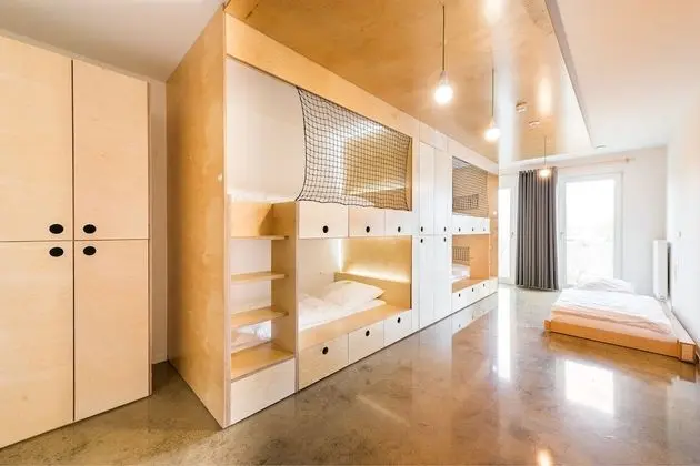 Dört Kişilik Oda, Birden Çok Yatak