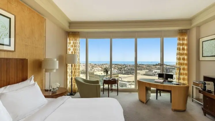 Deluxe King Partial Sea View