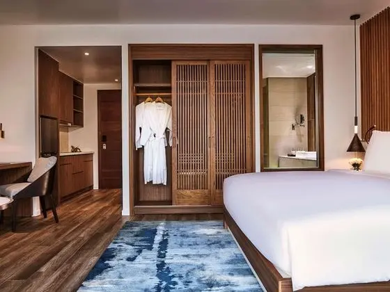 Studio Mountain View King Room with Balcony