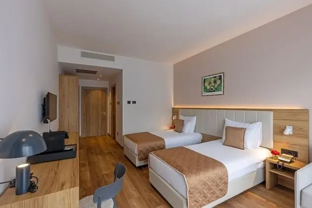 Standard Oda, Birden Çok Yatak, Balkon
