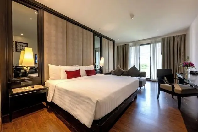 Family Room, 1 King Bed with 1 Sofa Bed or 1 Extra Bed