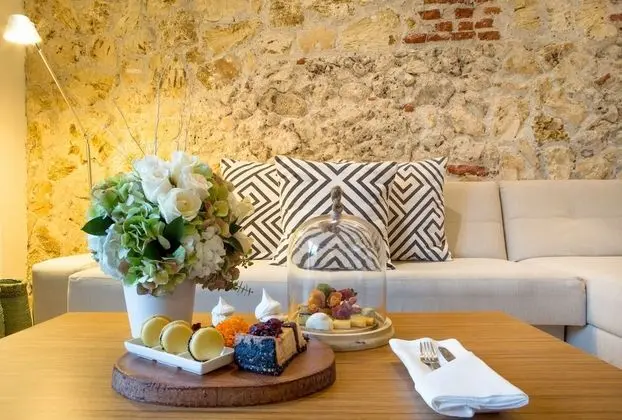 Luxury Oda