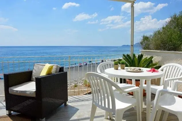 Apart Daire, 2 Yatak Odası, Teras, Denize Sıfır