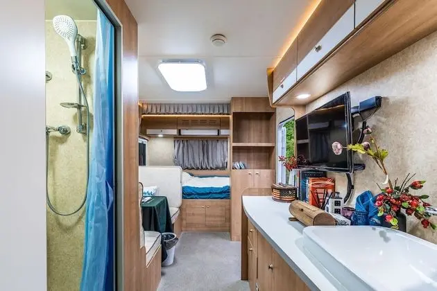 Signature Karavan