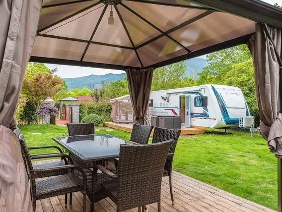 Signature Karavan
