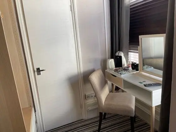 Superior Üç Kişilik Oda, Banyolu/Duşlu (Double/Twin + Sofa)