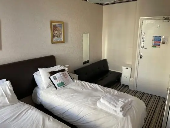 Superior Üç Kişilik Oda, Banyolu/Duşlu (Double/Twin + Sofa)