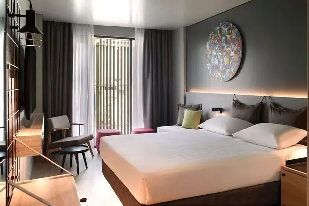 Room, 1 Queen Bed, Non Smoking, City View (Center Stage)