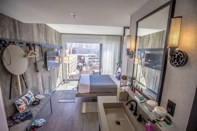 Oda, 1 Büyük (Queen) Boy Yatak (Mobility Accessible, Roll-In Shower)