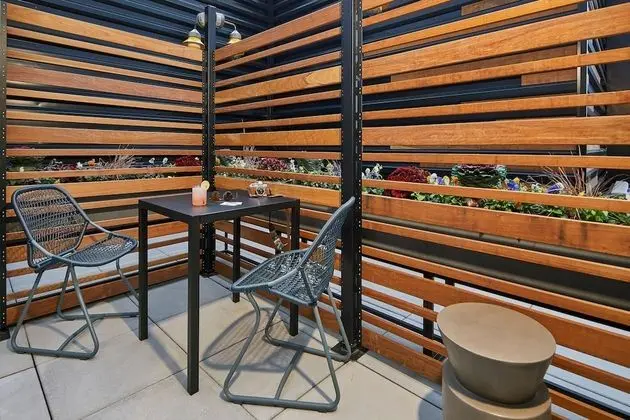 Oda, 1 Büyük (Queen) Boy Yatak, Sigara İçilmez, Balkon