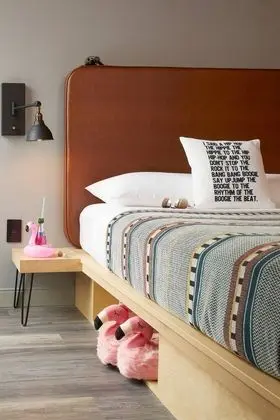 Oda, 1 Büyük (Queen) Boy Yatak, Sigara İçilmez, Balkon