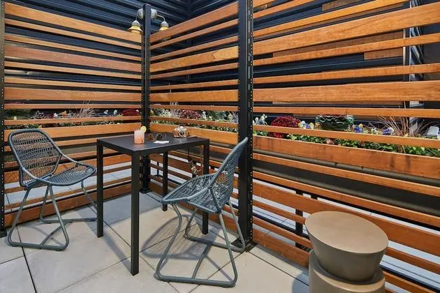 Oda, 1 Büyük (Queen) Boy Yatak, Sigara İçilmez, Balkon