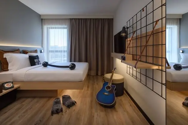 Oda, 1 Büyük (Queen) Boy Yatak, Sigara İçilmez, Şehir Manzaralı