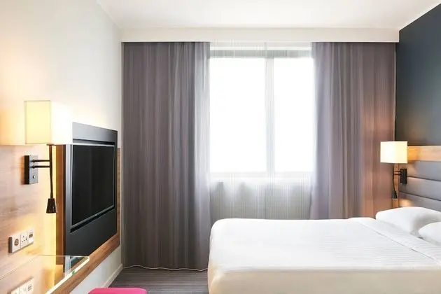 Oda, 1 Büyük (Queen) Boy Yatak