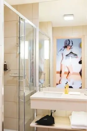 Oda, 1 Büyük (Queen) Boy Yatak