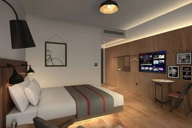 Standard Oda, 1 Büyük (Queen) Boy Yatak, Şehir Manzaralı